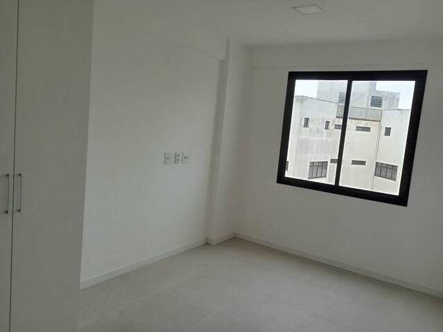 Apartamento para Venda em Cabo Frio - 3